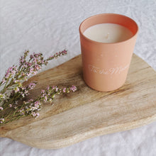 Load image into Gallery viewer, Perfect special gift, present. Our scented candle diffuses warm notes of crisp apple, muesli and almond milk, creating a soft and tender atmosphere in your home.  To help guide you towards greater inner peace and harmony, we have placed a natural gemstone pendant inside each candle. Selected with the collaboration of a lithotherapist, the stone will impart its healing properties.