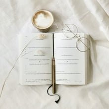 Load image into Gallery viewer, A well-being tool and a nice gift idea to offer as an invitation to happiness! Un outil de bien-être et une jolie idée cadeau à (s')offrir comme une invitation au bonheur!