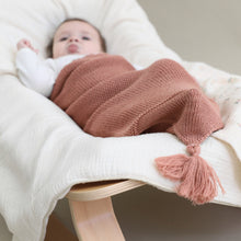 Load image into Gallery viewer, Sleeping bag newborn. It gently hugs your baby, providing a feeling of snugness and reassurance. By recreating the comfort and security of the womb, it gives your little one a sense of calm and well-being, which promotes sleep.