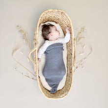 Load image into Gallery viewer, Sleeping bag newborn. It gently hugs your baby, providing a feeling of snugness and reassurance. By recreating the comfort and security of the womb, it gives your little one a sense of calm and well-being, which promotes sleep.
