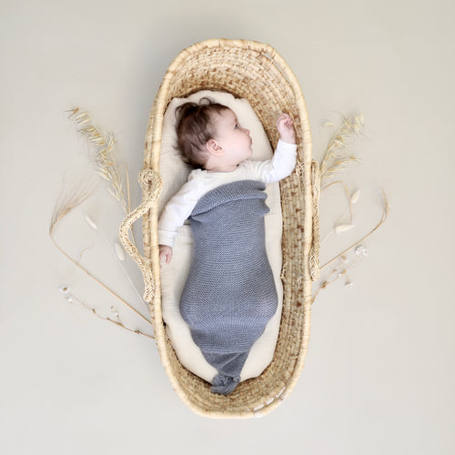 Sleeping bag newborn. It gently hugs your baby, providing a feeling of snugness and reassurance. By recreating the comfort and security of the womb, it gives your little one a sense of calm and well-being, which promotes sleep.
