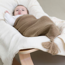 Load image into Gallery viewer, Sleeping bag newborn. It gently hugs your baby, providing a feeling of snugness and reassurance. By recreating the comfort and security of the womb, it gives your little one a sense of calm and well-being, which promotes sleep.
